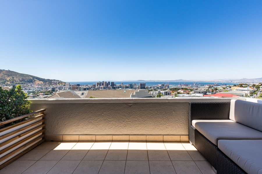 To Let 2 Bedroom Property for Rent in Vredehoek Western Cape